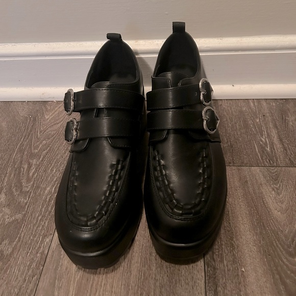 Koi Footwear chunky heeled shoes with heart buckles in black - Picture 2 of 6